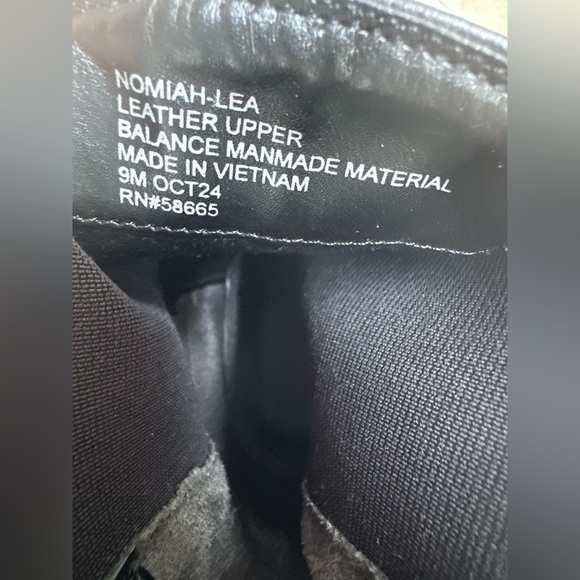 Miah Water-Resistant Chelsea Lug Boots - Women’s Size 9 - Black - Picture 8 of 13